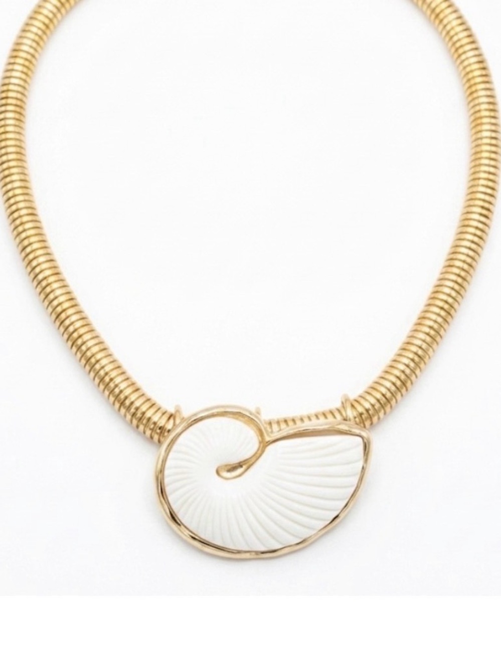 NWT ⚜️🐚⚜️ ATTERRI Necklace with Shell Pendant